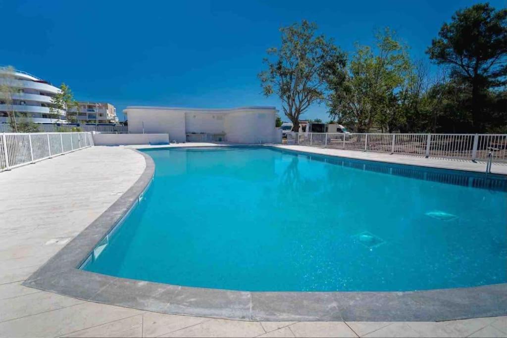 T2 Neuf + Piscine, 5 Mn A Pied Des Plages Сериньян Екстер'єр фото